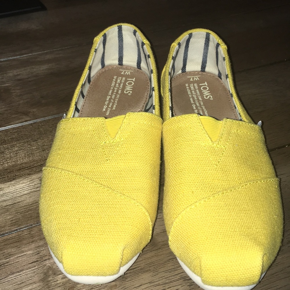 Worn once mustard yellow toms